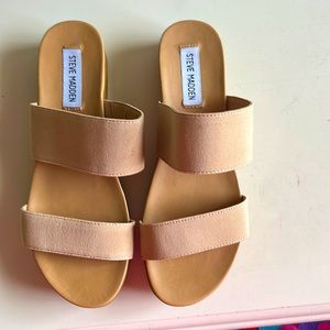 Steve Madden taupe fabric slides